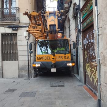 Vehículo grúa en el Bages